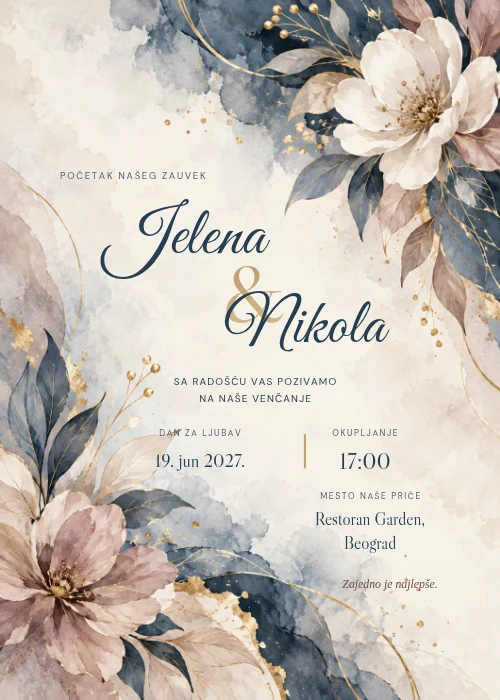 Pozivnica za venčanje Ponoćna elegancija sa plavim i belim cvećem, zlatnim grančicama i dijagonalno raspoređenim imenima mladenaca