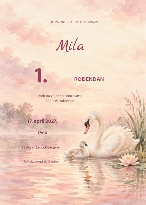 Roze pozivnica za prvi rođendan sa belim labudom i mladunčetom na jezeru, lokvanjima i rukopisnim imenom u boji maline